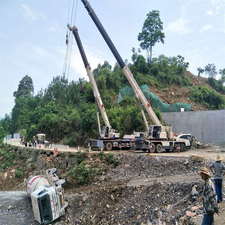 乌当汽车掉沟里叫吊车救援要多少钱