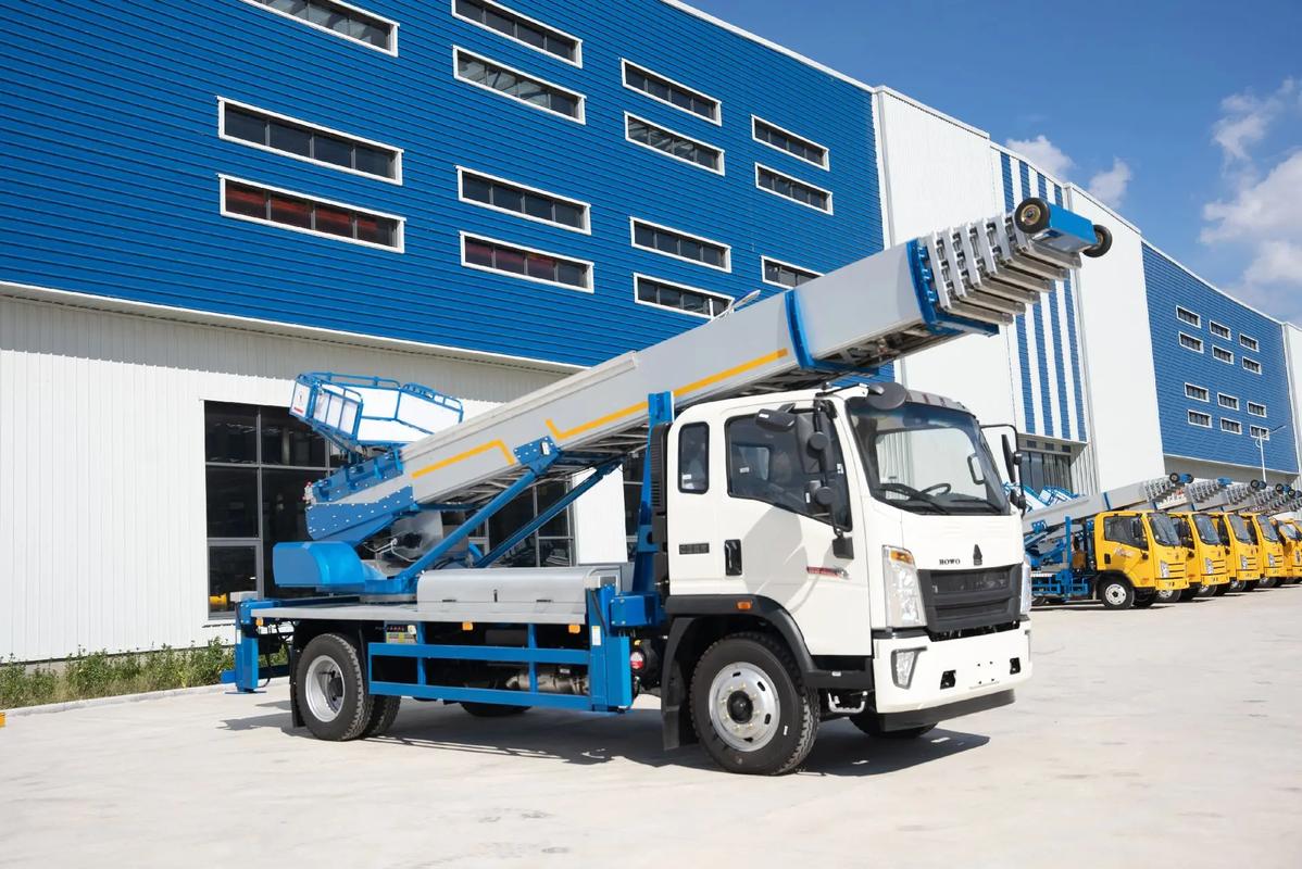 乌当出租云梯车高空作业车 建筑垃圾搬运