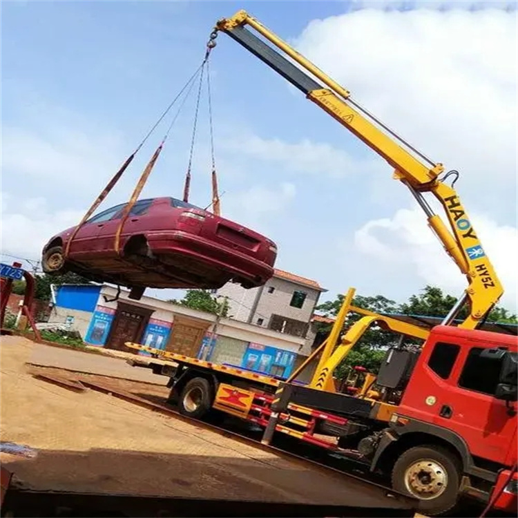 乌当吊车吊汽车的正确方法